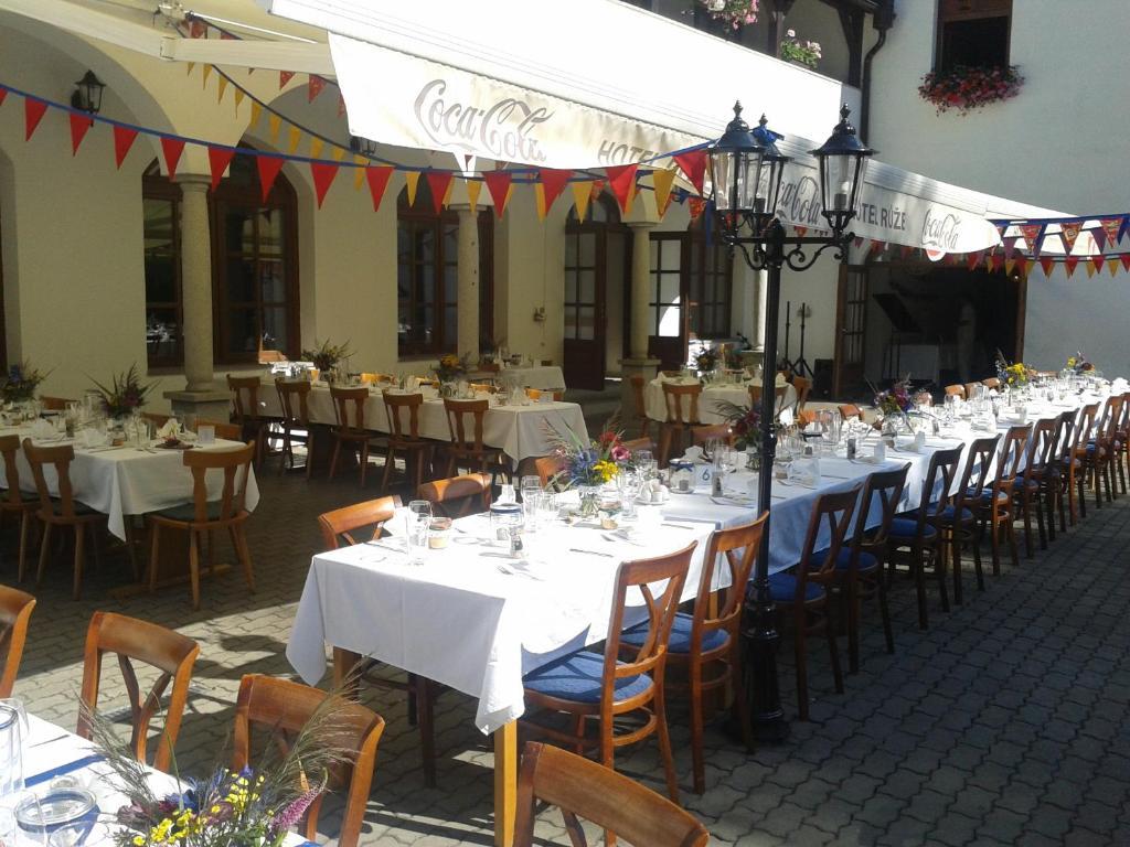 Hotel Ruze Rozmberk Nad Vltavou Exterior photo